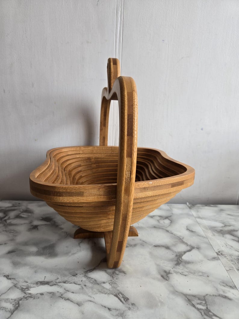 🍎 Vintage Foldable Fruit Basket – A Magical Twist on Kitchen Storage! 🍍
