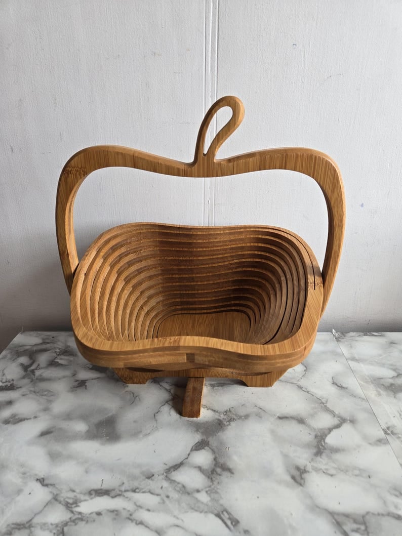 🍎 Vintage Foldable Fruit Basket – A Magical Twist on Kitchen Storage! 🍍